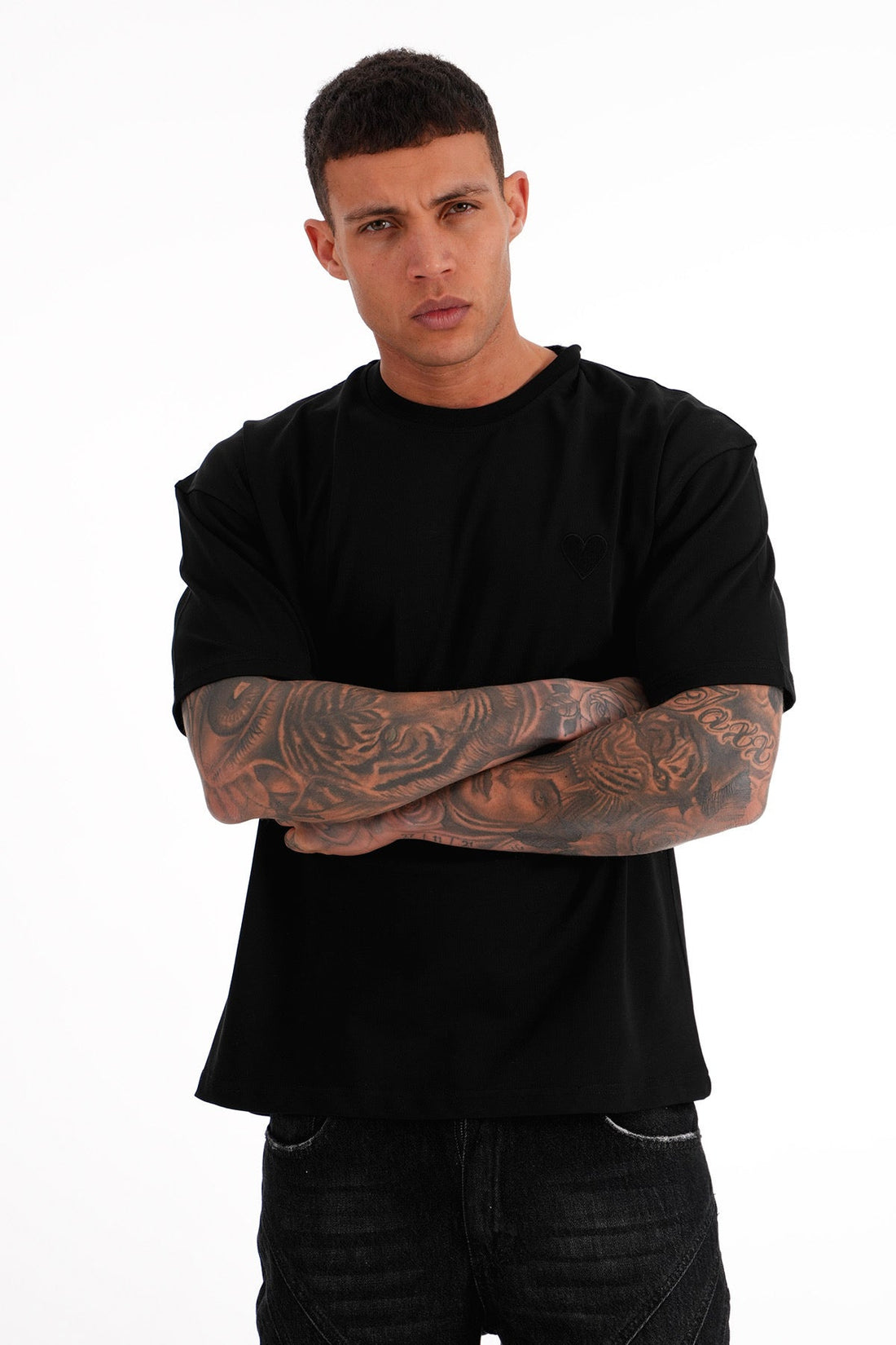 Pourquoi chaque dressing mérite un t-shirt noir de qualité