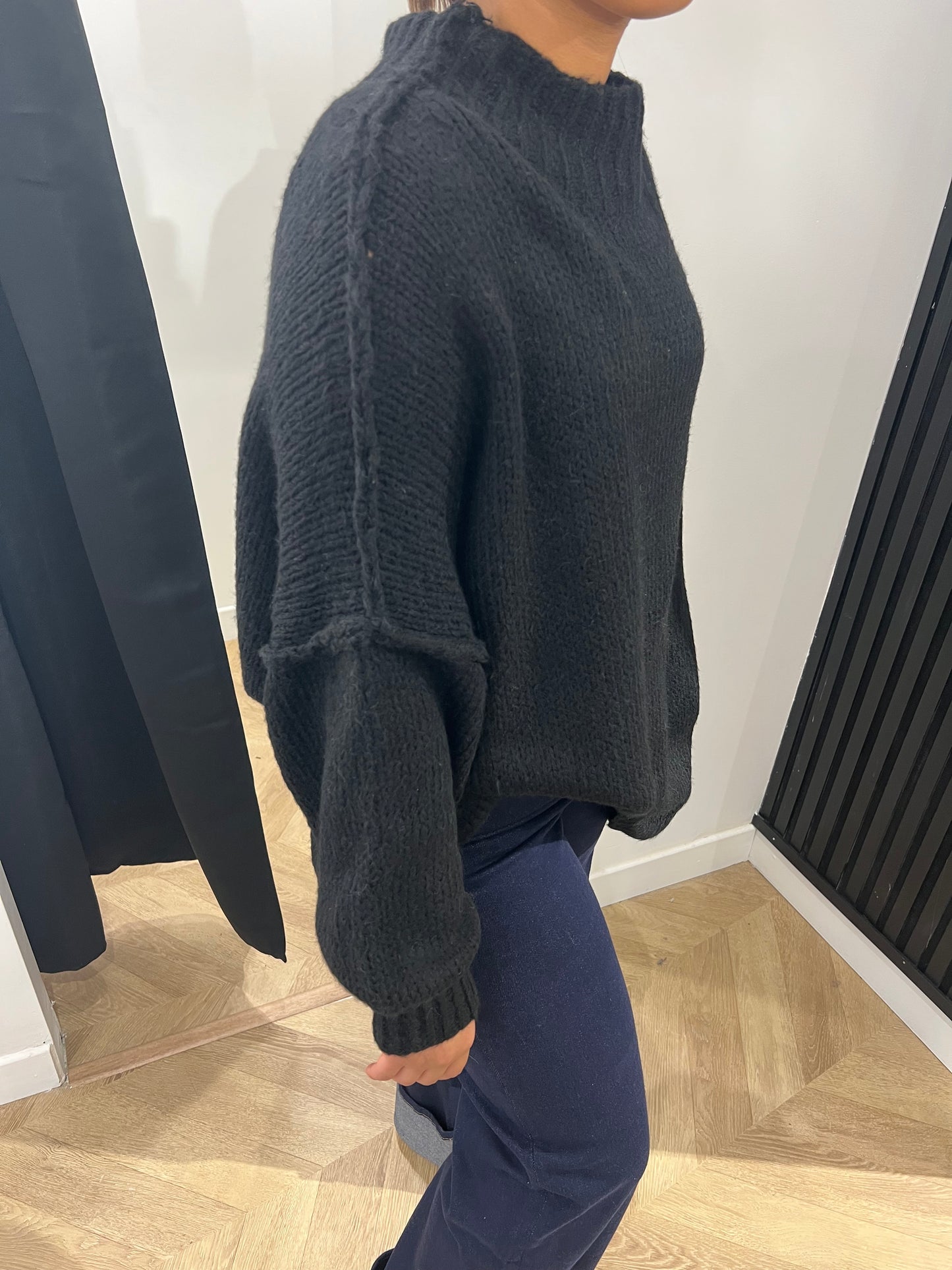 Pull noir oversize