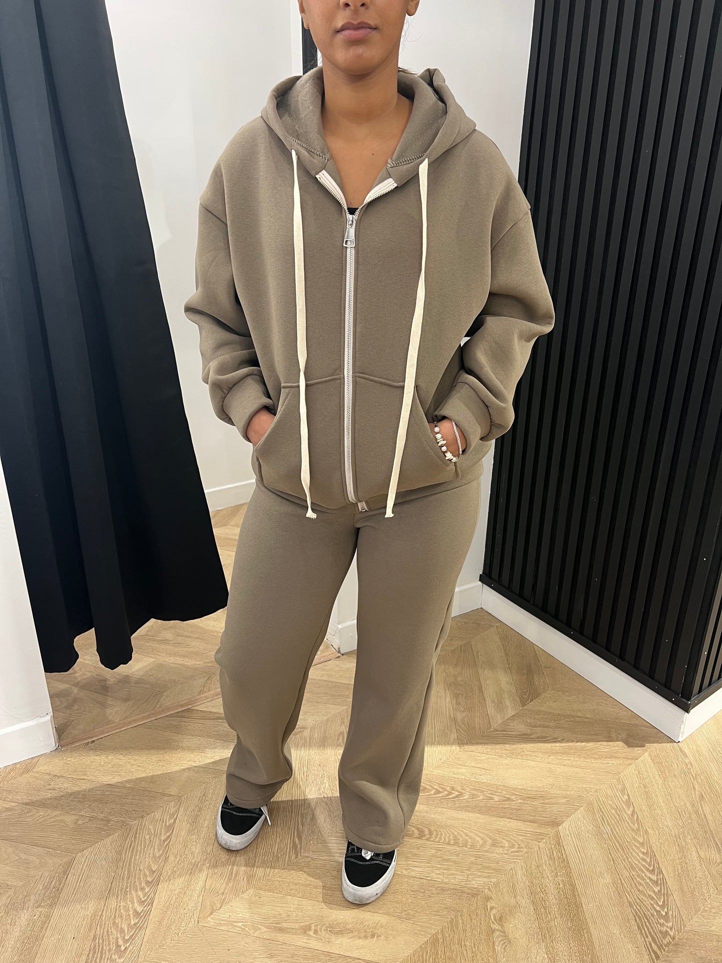 Ensemble simple à capuche taupe