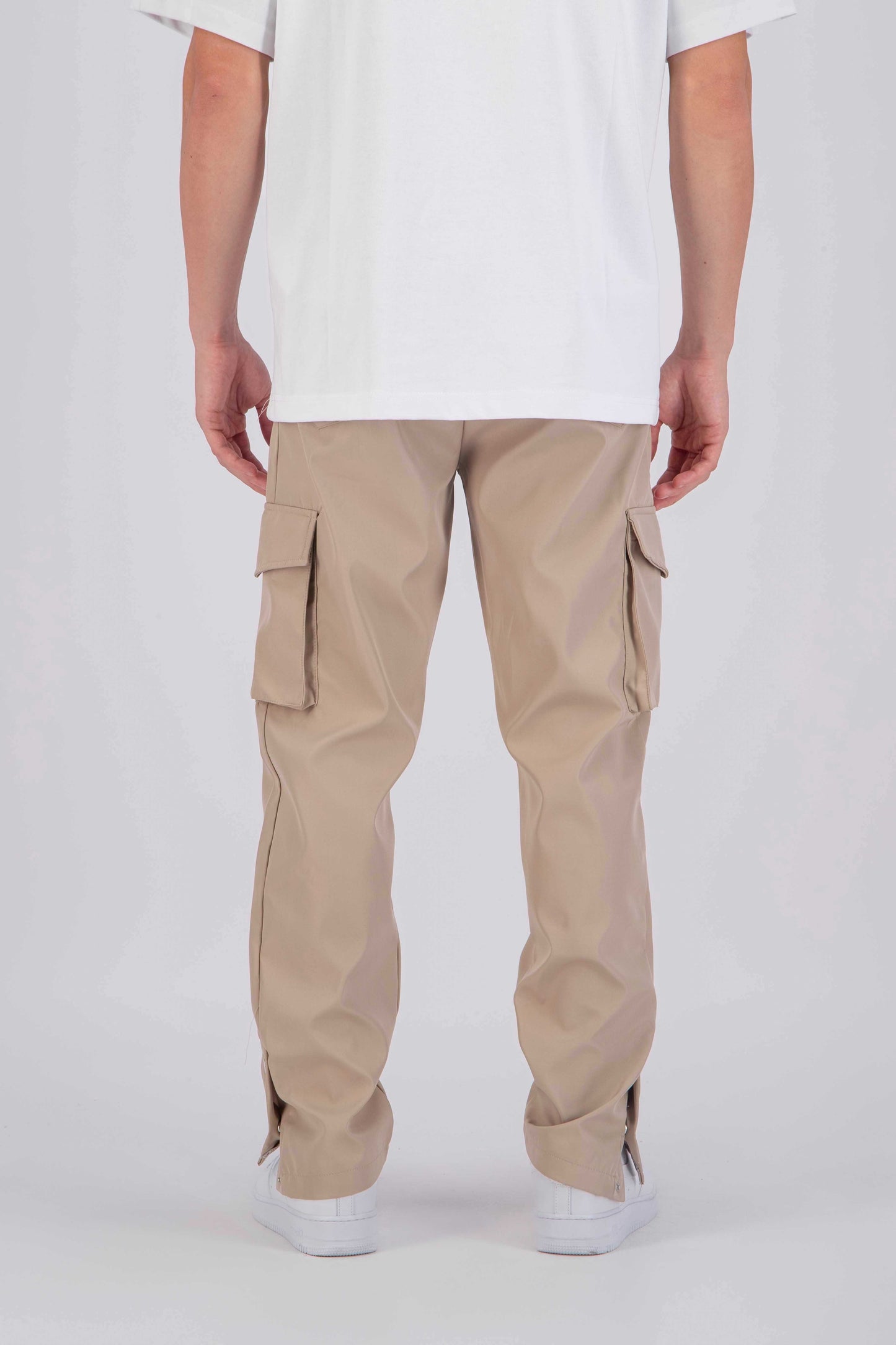 Cargo à bouton camel