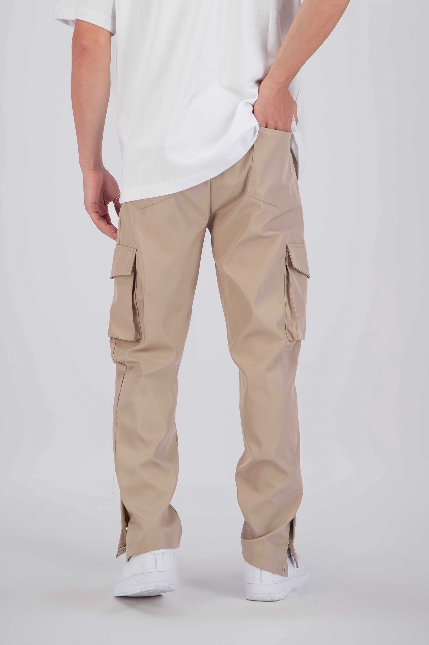 Cargo à bouton camel