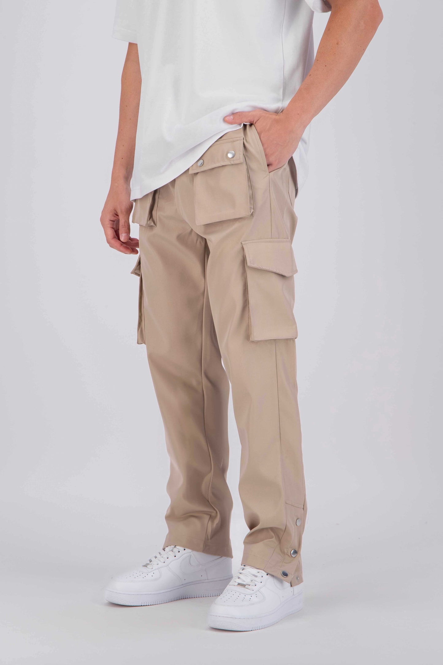 Cargo à bouton camel