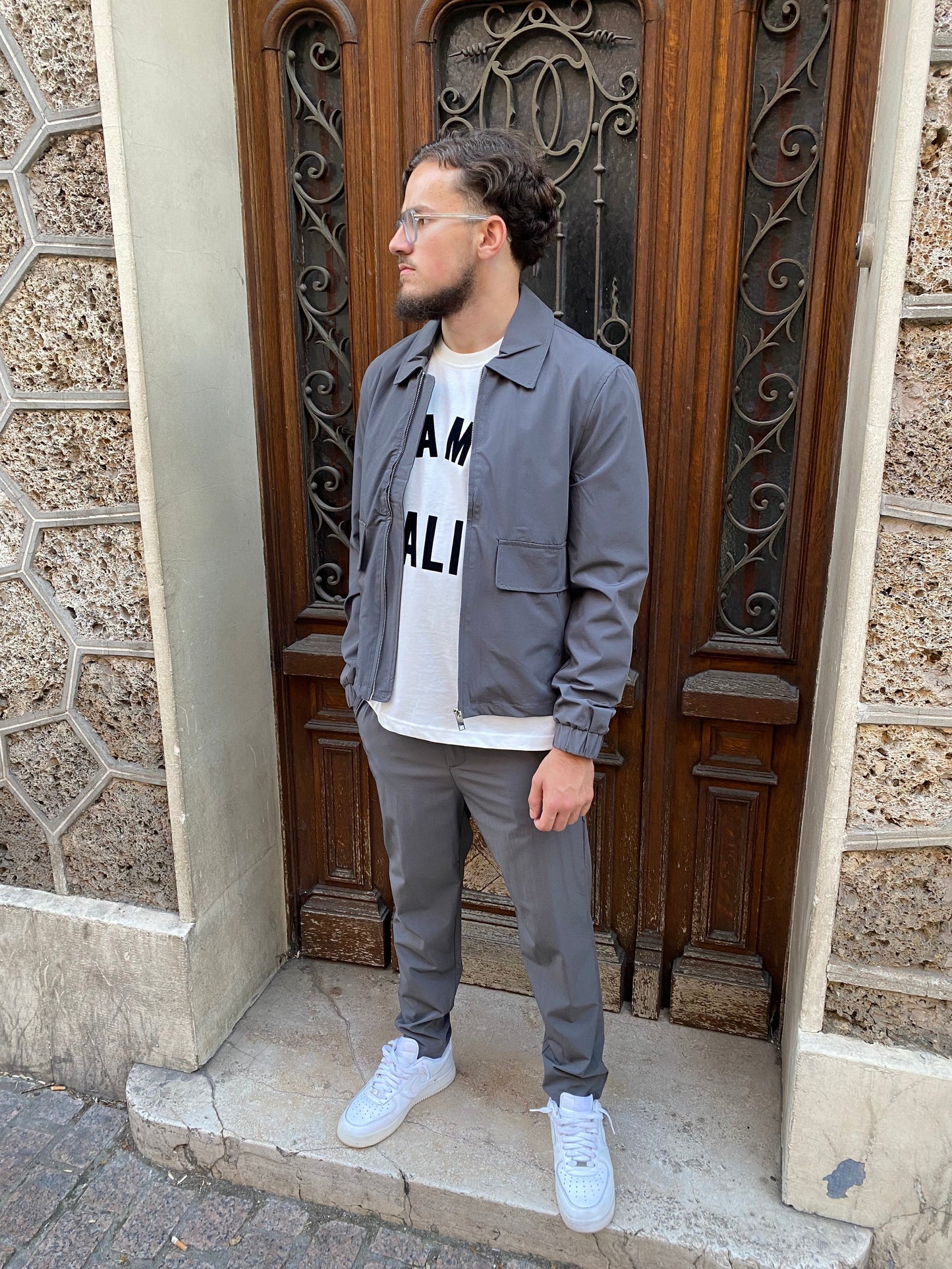 Ensemble gris à poches